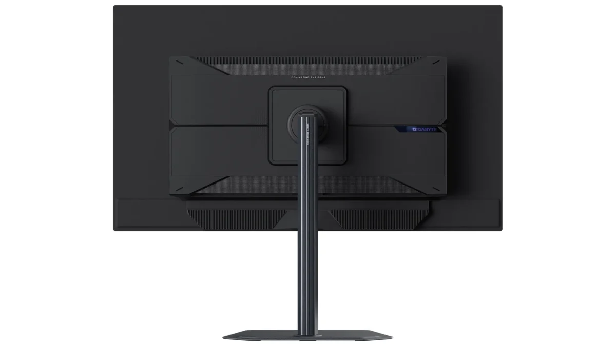 مانیتور گیمینگ GIGABYTE MO32U24 از پشت روی پایه عمودی مشکی دیده میشود.
