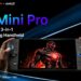 کنسول بازی دستی مشکیرنگ OneXPlayer X2 Mini Pro در دست با نمایش تصویر والپیپر روبات جنگنده و حلقههای نوری دور جویاستیکها.