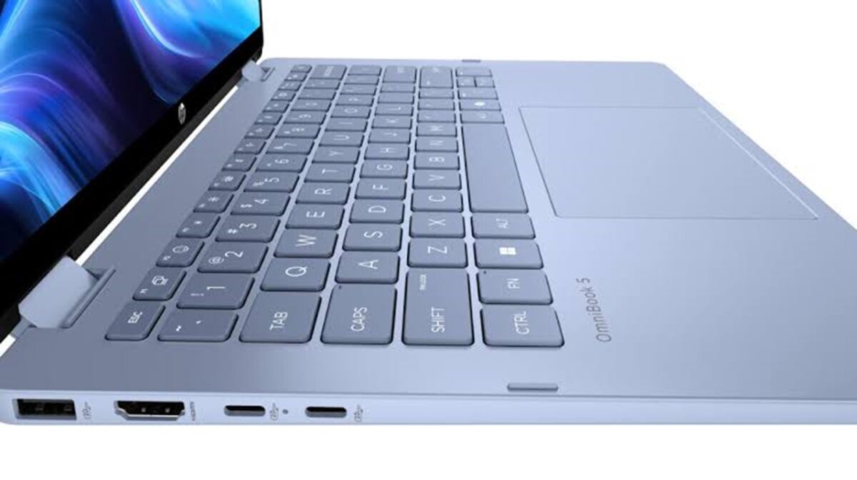 در بررسی OmniBook 5، ارزش خرید این مدل بیش از هر چیز به نوع کاربری و قیمت نهایی آن بستگی دارد. این لپتاپ با Core 7 150U، رم 16 گیگابایتی، SSD 512 گیگابایتی، نمایشگر لمسی 14 اینچی و طراحی 360 درجه، پکیج کاملی برای کاربری روزمره، اداری، دانشجویی و تولید محتوای سبک ارائه میکند.