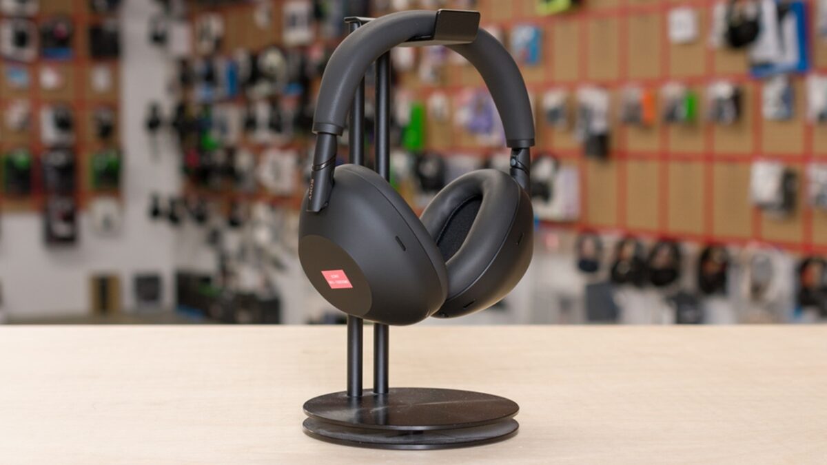 Sony WH-1000XM6 نسل جدید خانواده پرچمدار WH-1000X است و تمرکز اصلی آن روی بهبود ANC، پردازش صدا و کیفیت تماس قرار دارد.