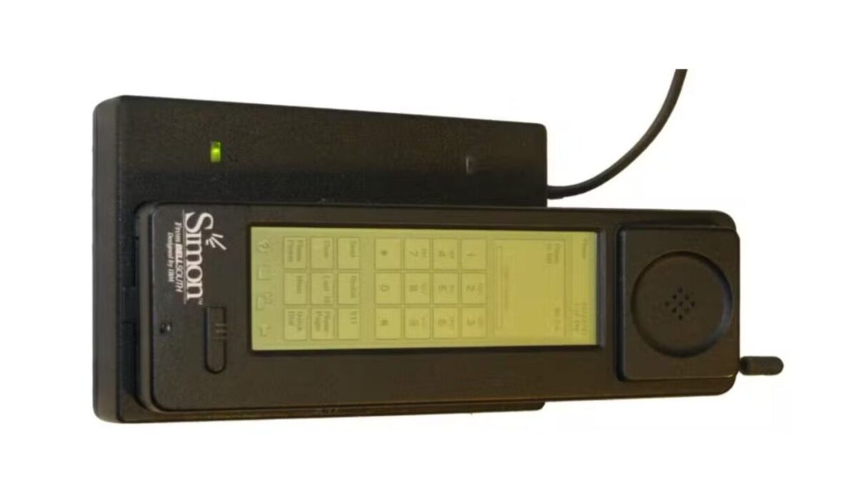 گوشی IBM Simon با نمایشگر لمسی به عنوان اولین گوشی هوشمند جهان