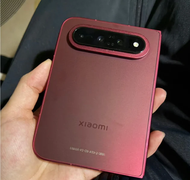 اولین تصاویر گوشی Xiaomi 18 Fold منتشر شد