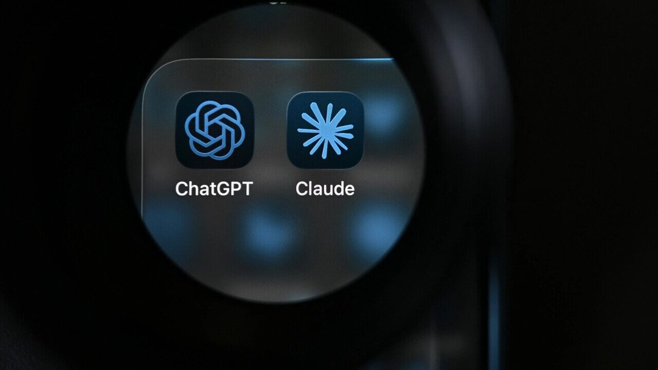 تصویری از هوش مصنوعی ChatGPT و Claude