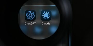 تصویری از هوش مصنوعی ChatGPT و Claude