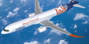 نمای مفهومی هواپیمای ایرباس مجهز به بالهای بلند و تاشو در پروژه Wing of Tomorrow در حال پرواز