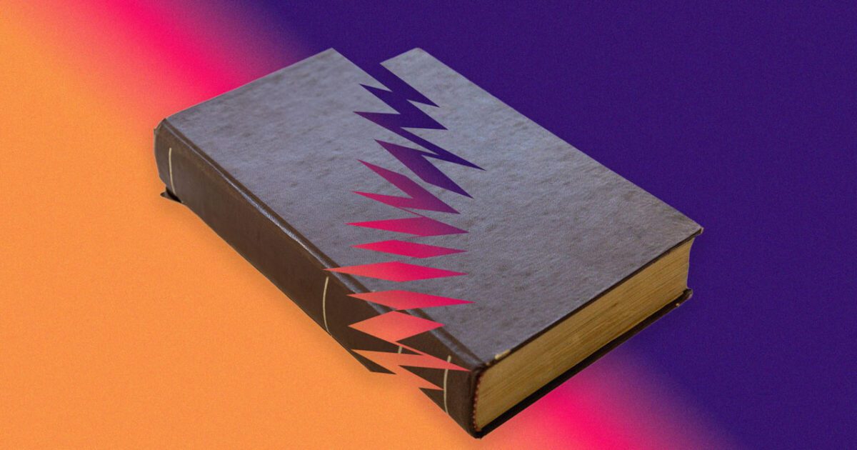 مجموعهای از کتابهای قدیمی و کمیاب که برای اسکن و دیجیتالیسازی محتوای آنها آماده شدهاند.