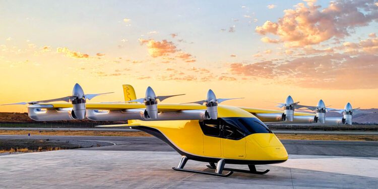 : تاکسی هوایی برقی زردرنگ Archer Aviation با چندین ملخ روی باند پرواز
