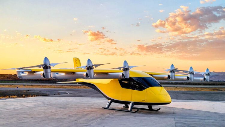 : تاکسی هوایی برقی زردرنگ Archer Aviation با چندین ملخ روی باند پرواز