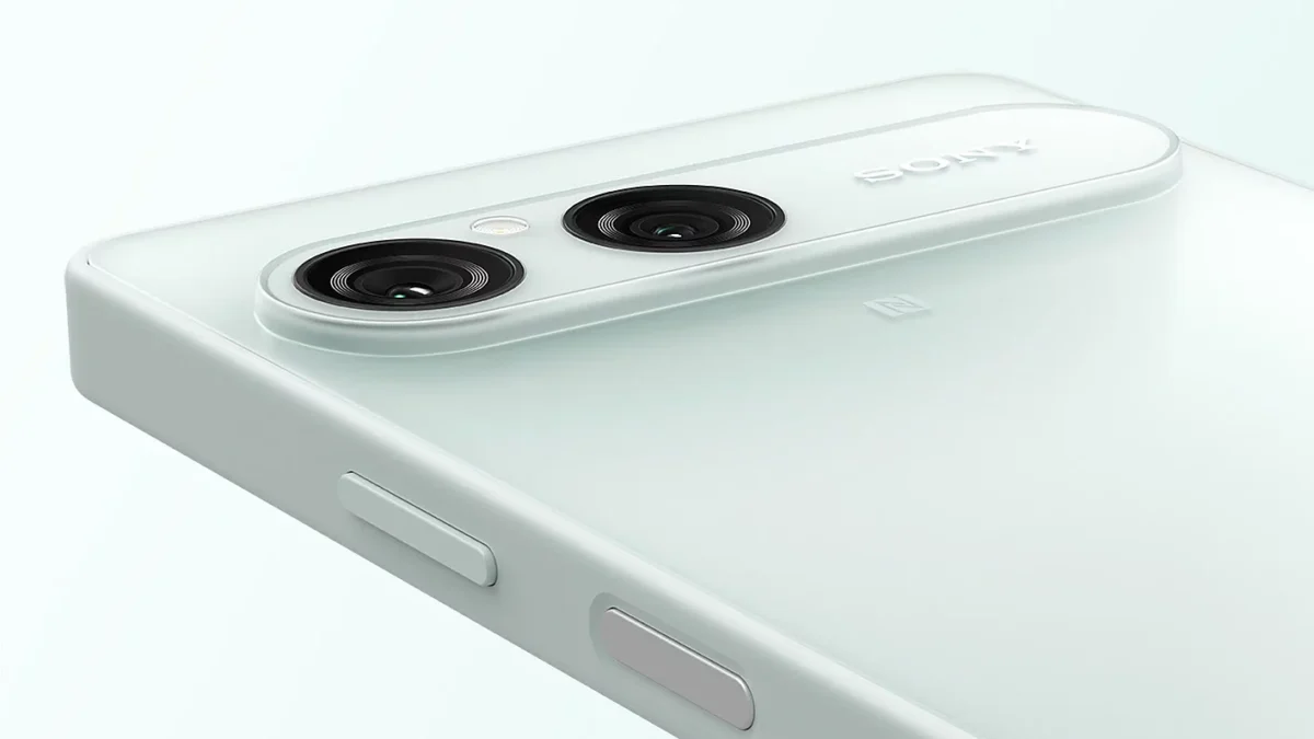 نمای نزدیک ماژول دوربین دوگانه سونی Xperia 10 VIII و دکمه‌های کناری