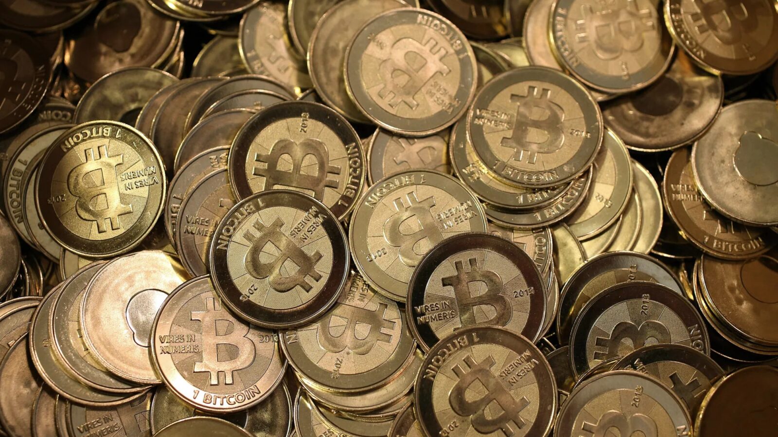 بیت‌کوین در نبرد برای حفظ ۷۷ هزار دلار