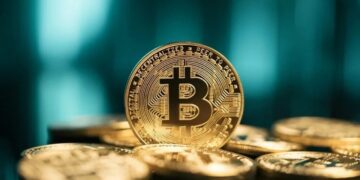 بیتکوین در وسط تصویر روی انبوهی از سکههای طلا