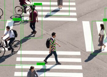 پیراهن «استتار دیجیتال»؛ لباسی برای فریب دوربین‌های هوش مصنوعی