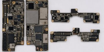 مادربرد منتسب به آیفون اولترا تاشو اپل و تراشه A20 Pro
