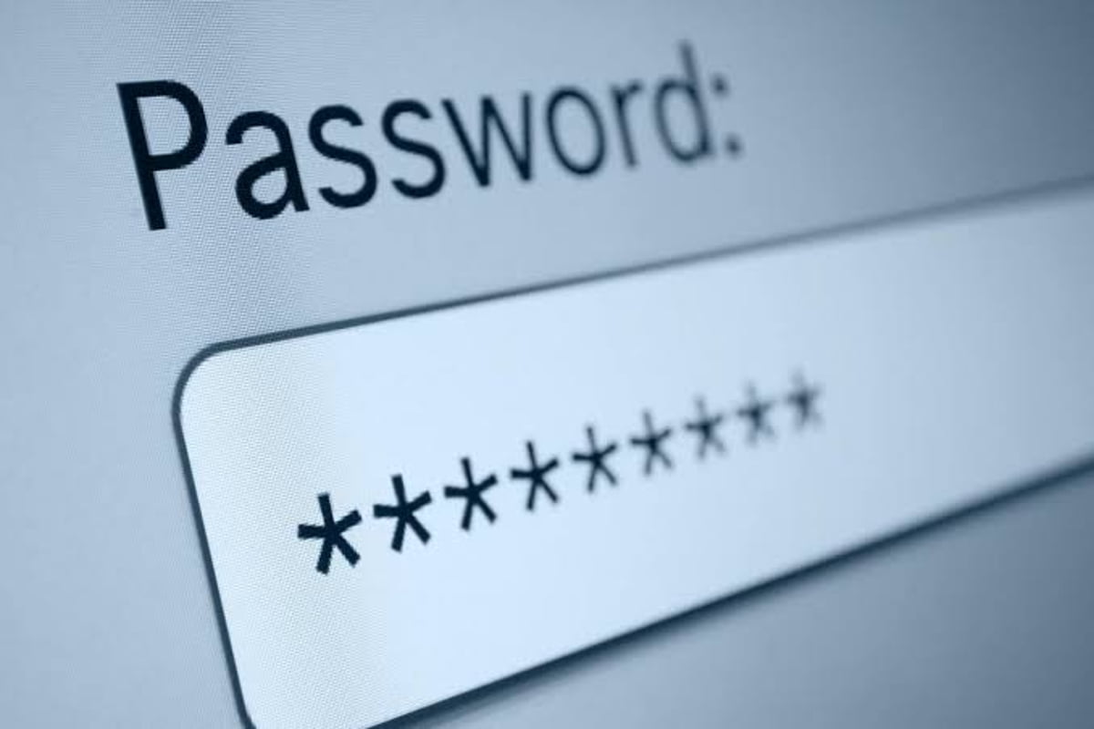 فیلد ورود دیجیتال در صفحه وب که عنوان Password را نمایش میدهد و رمز عبور تایپ شده را با ستارهها پوشانده است.