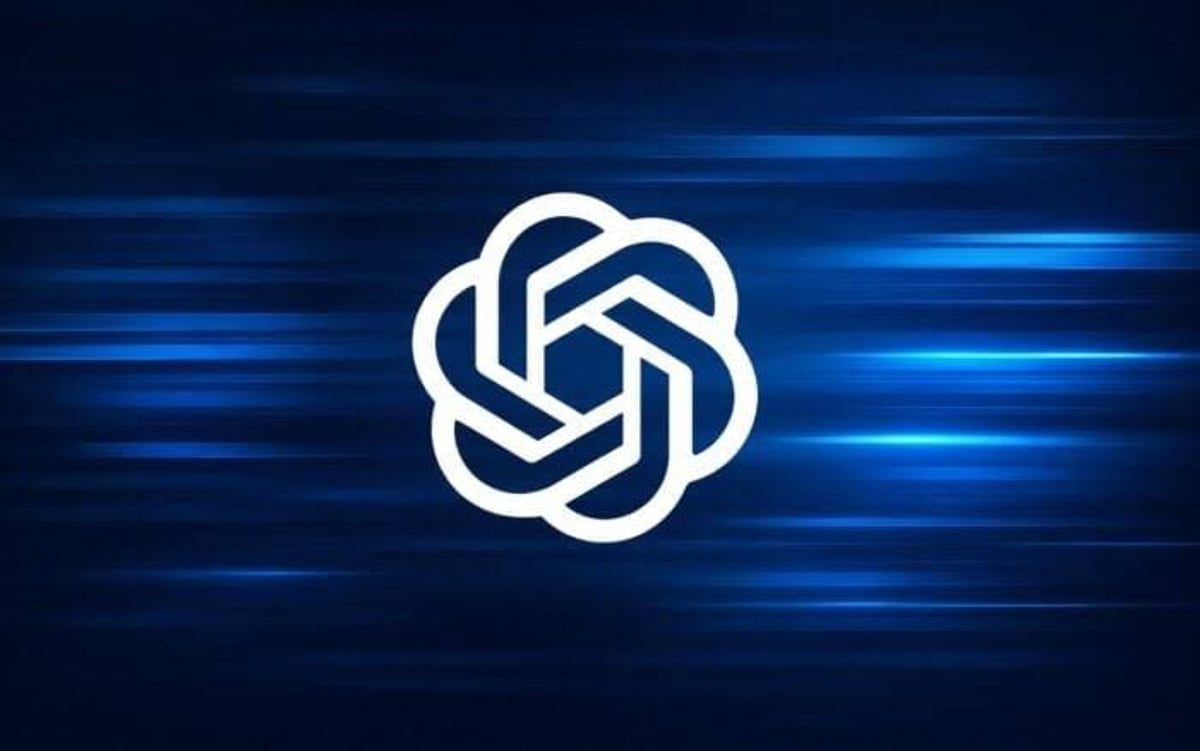 لوگوی سفید OpenAI در مرکز تصویر روی پسزمینهای آبی تیره با افکت خطوط نورانی افقی و حس بصری تکنولوژیک و پرتحرک