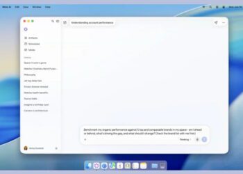 رابط کاربری دسکتاپ Meta AI روی مک، با فهرست تاریخچه گفتگوها، کادر نوشتن پرسش و نوار برنامه‌ها در پایین صفحه.