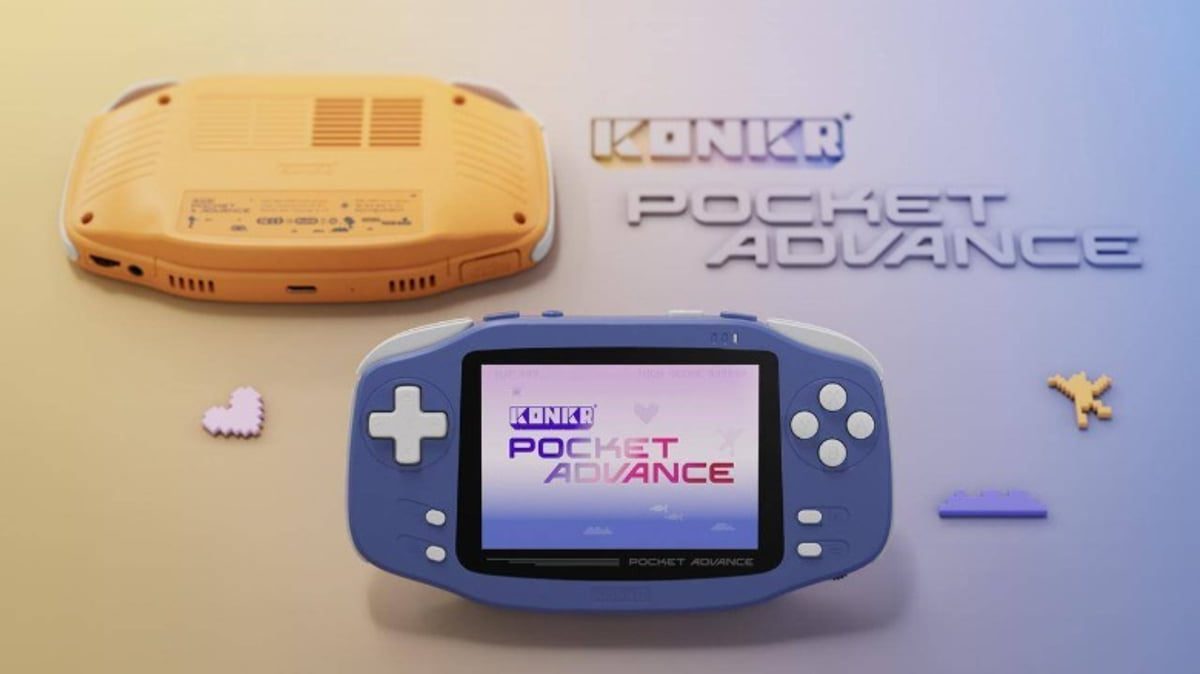 دو کنسول دستی Konka Pocket Advance؛ یکی با بدنه بنفش و نمایش لوگوی بازی روی صفحه و دیگری نمای پشت دستگاه با بدنه نارنجی و دریچههای خنککننده