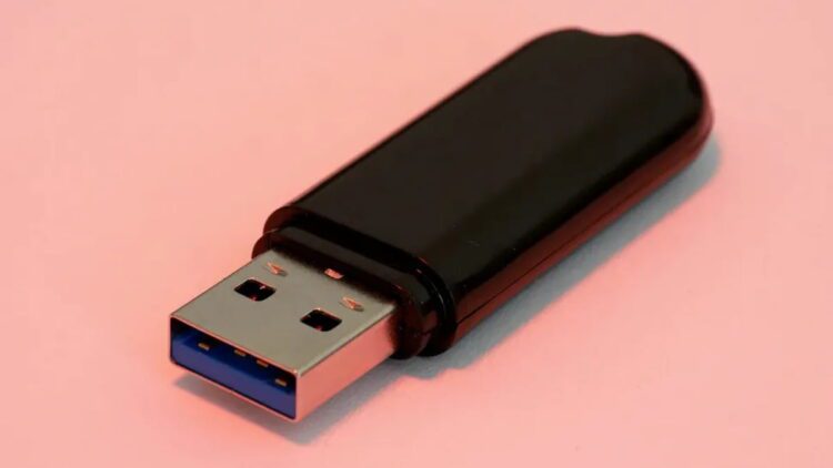 فلش متنباز Phantom Drive اطلاعات حساس را از دید سیستمعامل پنهان می کند