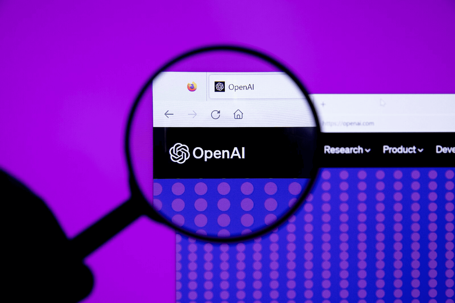 لوگوی شرکت OpenAI زیر زره بین