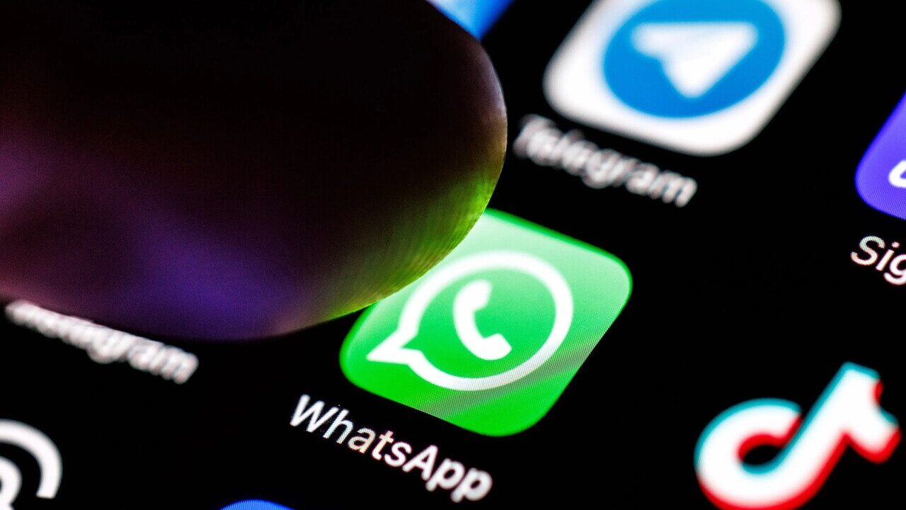اپلیکیشن واتساپ روی تلفن همراه