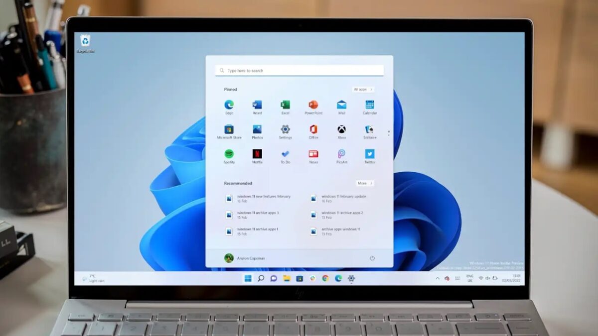 برای بازگرداندن ویندوز به نقطه بازیابی میتوان از ابزار System Restore استفاده کرد.