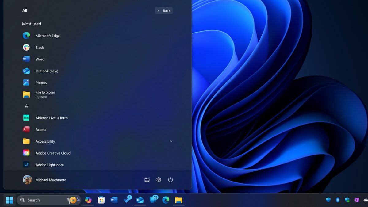 Remote Desktop برای ایجاد یک جلسه کاربری از راه دور طراحی شده است و به کاربر اجازه میدهد از دستگاه دیگری با کامپیوتر مقصد کار کند؛