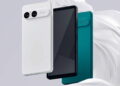 تصویر تبلیغاتی سه گوشی Sony Xperia در رنگهای سفید، مشکی و سبز فیروزهای، با نمایش دوربین دوگانه مدل سفید و نمای جلویی مدل مشکی.