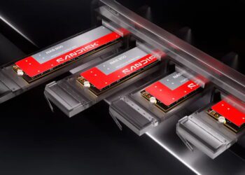 رندر داخلی یک سامانه ذخیره‌سازی که چندین حافظه SSD قرمز و مشکی SanDisk NAS 800 درون سینی‌های کشویی سرور قرار گرفته‌اند.