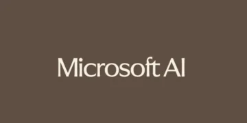 لوگوتایپ سفید رنگ Microsoft AI روی پس‌زمینه یکدست قهوه‌ای تیره