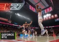 صحنه‌ای پرتحرک از گیم‌پلی بازی بسکتبال NBA 2K27 با شبیه‌سازی پرش بازیکن زیر حلقه و لوگوی GeForce RTX انویدیا.
