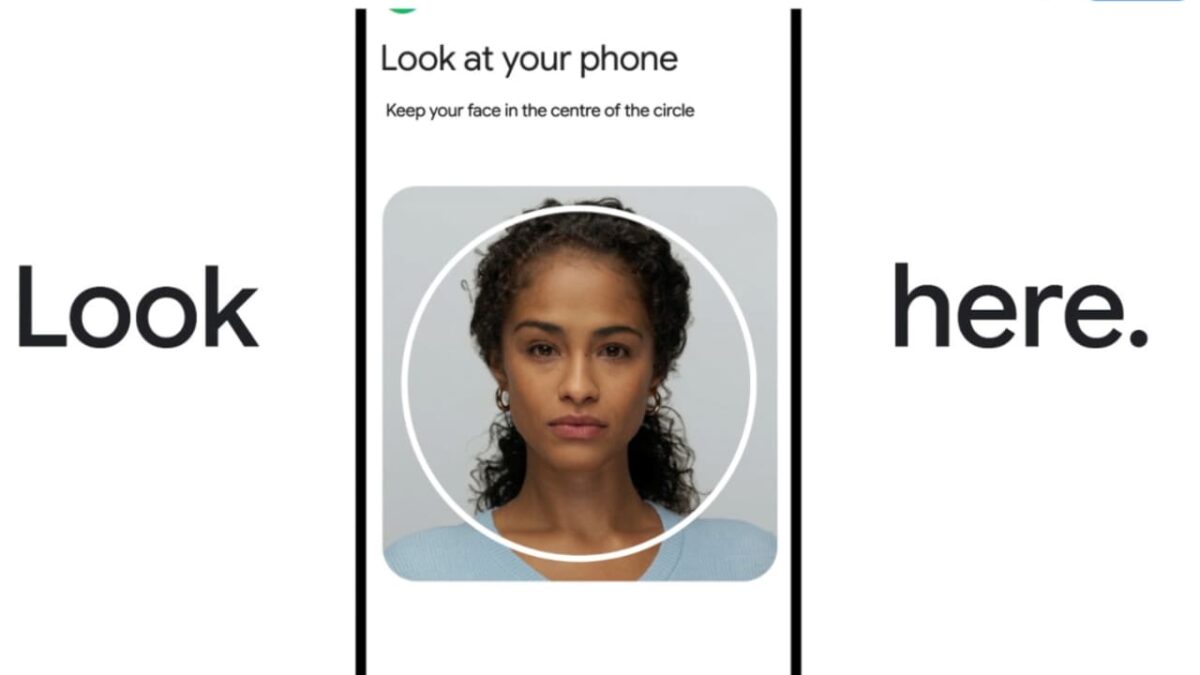 رابط کاربری فرآیند احراز هویت گوگل با سلفی، شامل صفحه گوشی با دستورالعمل Look at your phone و دایره راهنمای تشخیص چهره دور یک زن جوان موفرشته با لباس آبی روشن، در میان متن تبلیغاتی Look here روی پسزمینه سفید.