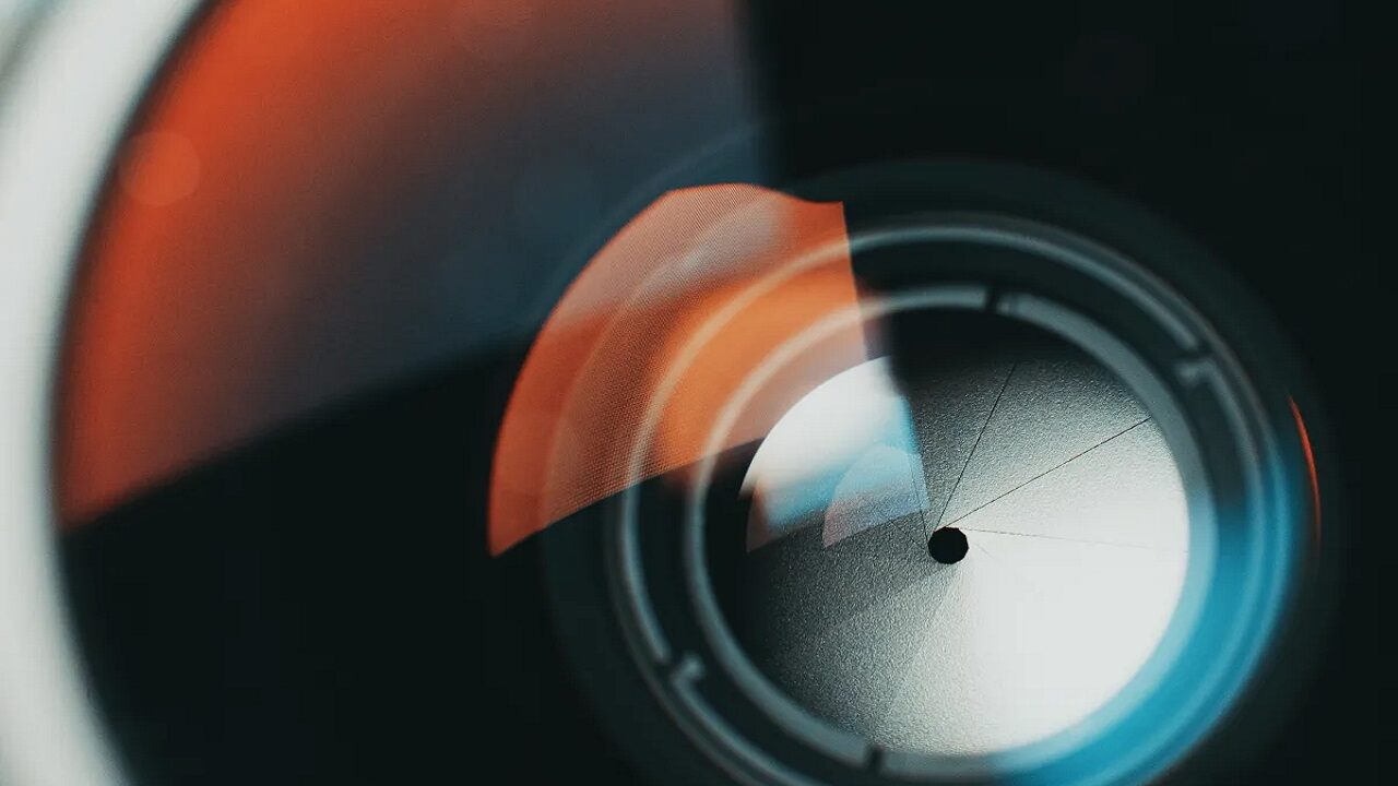 شرکت OpenAI با خرید یک شرکت سازنده دوربین موبایل، وارد دنیای سخت‌افزار شد