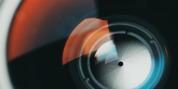 شرکت OpenAI با خرید یک شرکت سازنده دوربین موبایل، وارد دنیای سختافزار شد