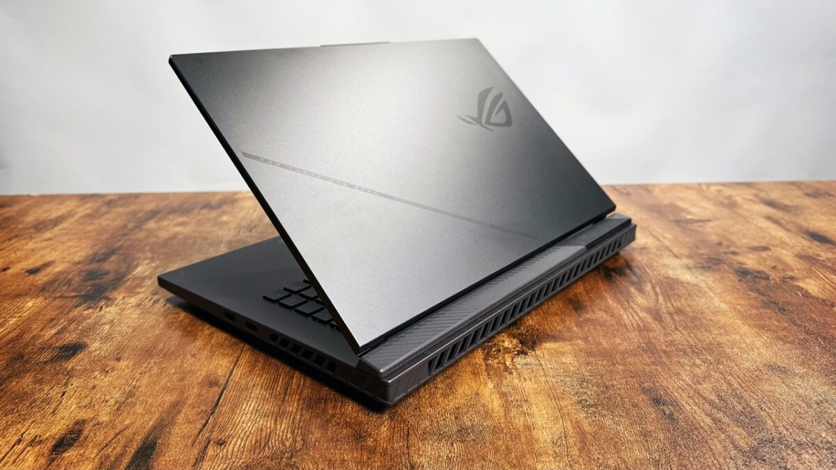 ASUS ROG Strix G16 G614PR در کانفیگهای مختلف عرضه میشود و نسخه مجهز به Ryzen 9 8940HX در کنار RTX 5070 Ti Laptop، ترکیب قدرتمندی برای بازی و پردازشهای سنگین محسوب میشود.