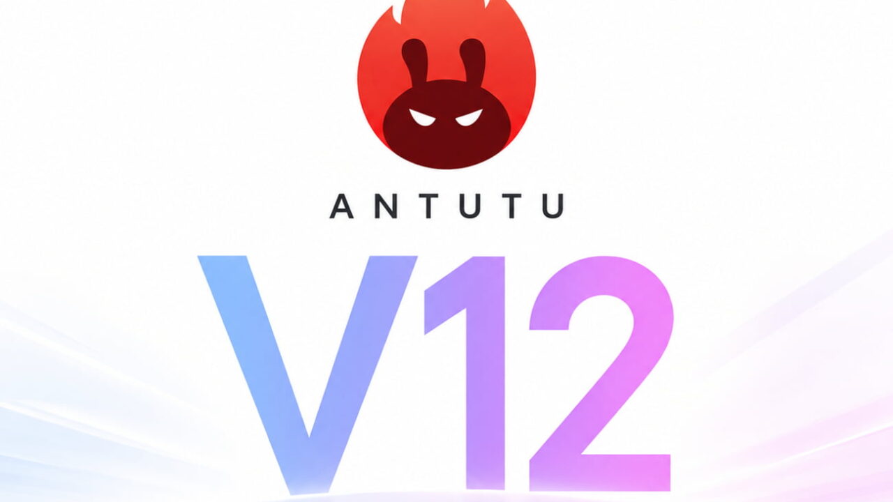 لوگوی رسمی بنچمارک AnTuTu V12 با آیکون شعله قرمز حشره خشمگین روی پس‌زمینه سفید با افکت گرادینت بنفش.