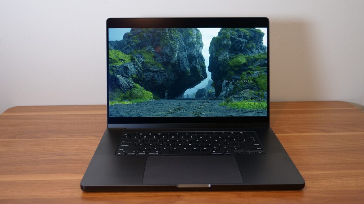 MSI تمرکز ویژهای روی گیمینگ و کاربری حرفهای دارد و خانوادههایی مانند Katana، Cyborg، Vector، Raider و Titan را در سطوح مختلف عملکرد عرضه میکند.