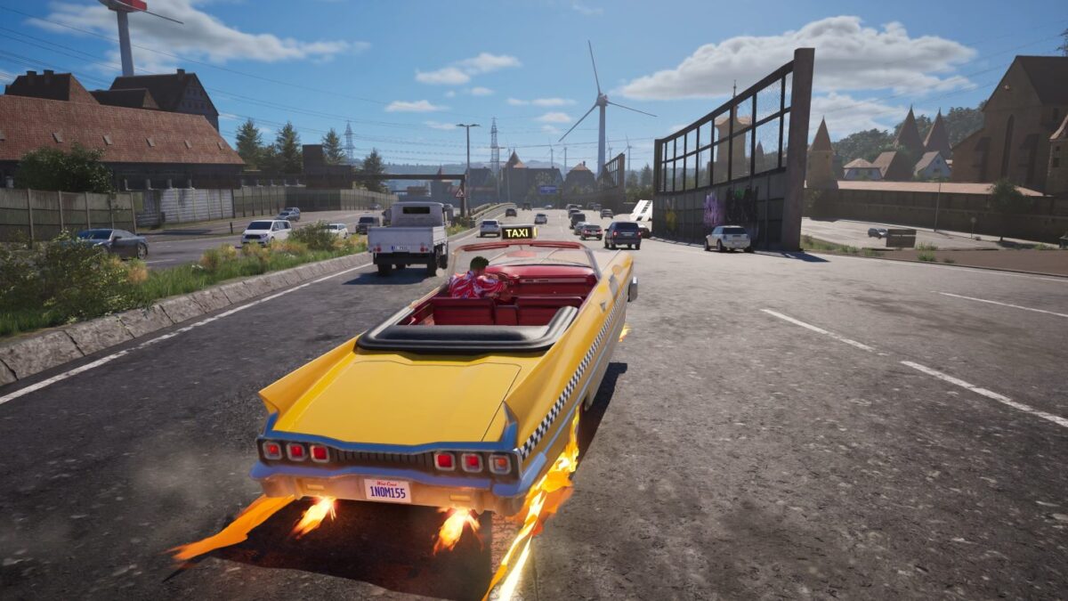 نمای پشت تاکسی زرد رنگ روباز بازی Crazy Taxi در حال حرکت پرسرعت با شعلههای آتش زیر چرخها در اتوبان حومه شهر.