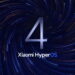 تصویر رسمی معرفی نسخه‌ی چهارم سیستم‌عامل Xiaomi HyperOS با عدد بزرگ براق ۴ در مرکز و پس‌زمینه‌ی تیره‌ی کهکشانی از خطوط نورانی آبی و طلایی.