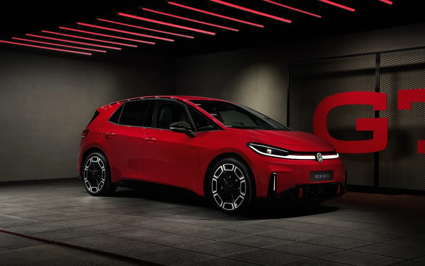 فولکسواگن از قدرتمندترین GTI تاریخ با ۳۲۶ اسببخار قدرت رونمایی کرد