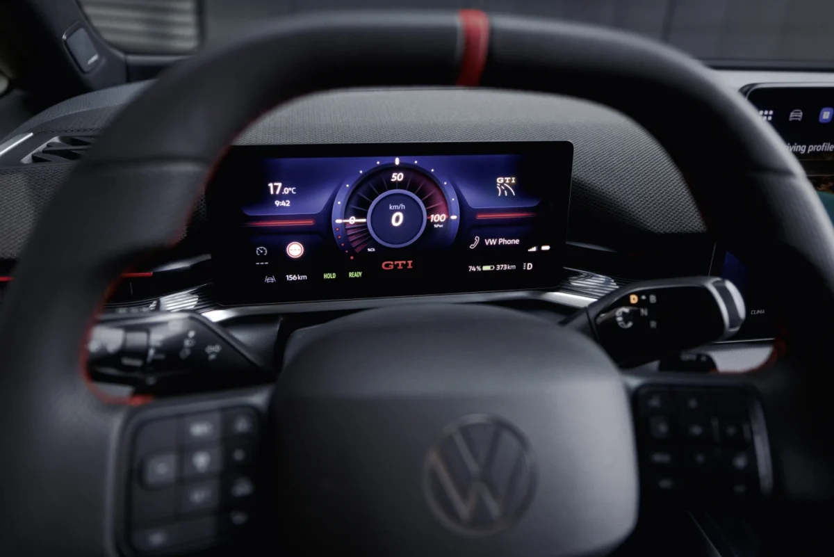 صفحه آمپر دیجیتال فولکسواگن ID.3 GTI با رابط کاربری GTI در پشت فرمان اسپرت