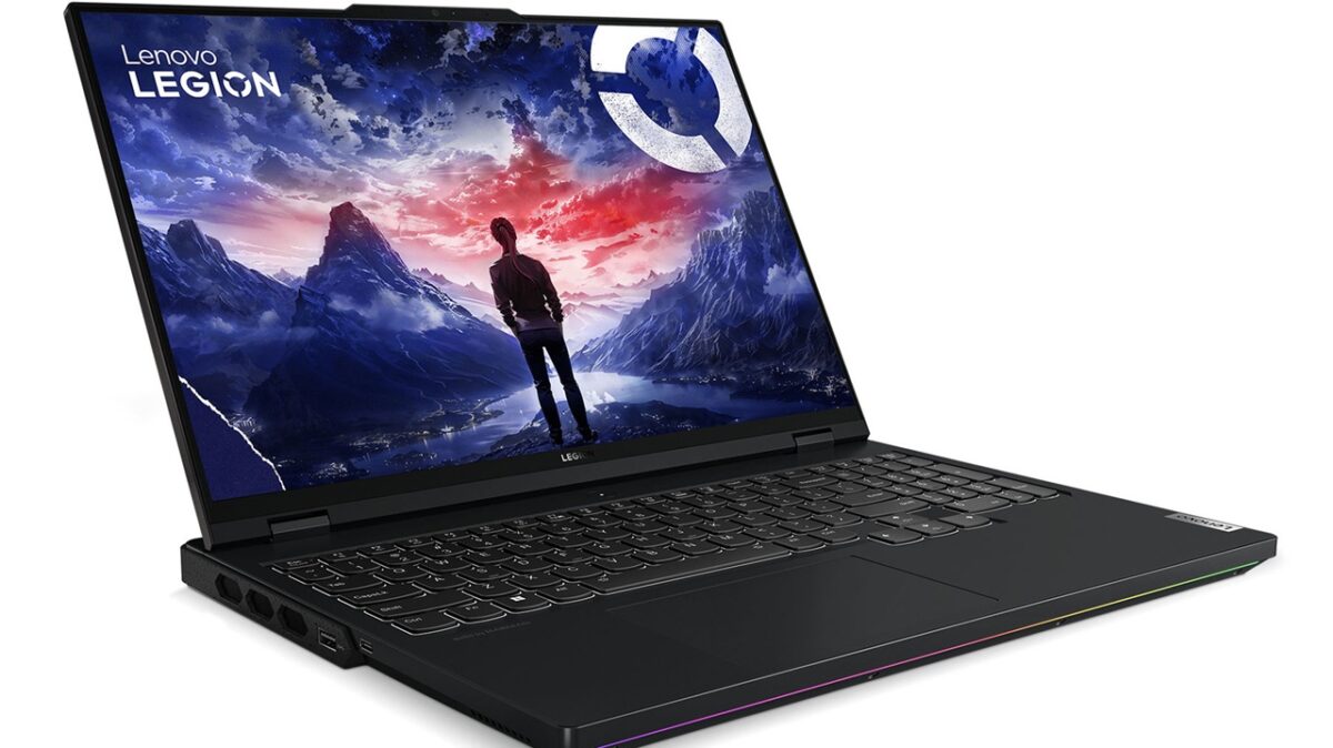 Lenovo Legion Pro 7 16IRX9H در کانفیگ Core i9-14900HX میتواند به RTX 4080 Laptop یا RTX 4090 Laptop مجهز شود و به همین دلیل باید هنگام خرید، کد کامل کانفیگ را بررسی کرد.