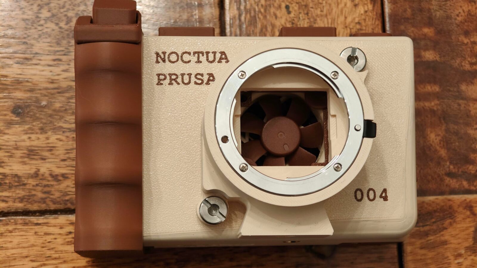 فن ۴۰ میلیمتری Noctua داخل دوربین CAIM1 قرار می گیرد