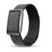 عکس محصول دستبند هوشمند Pebble Qore Ultra روی پسزمینه سفید. بند بافتهشده خاکستری تیره از داخل قاب فلزی مستطیلی عبور کرده، لایه داخلی بند مشکی و براق است و انتهای بند با یک سنجاق کوچک مشکی بسته میشود.