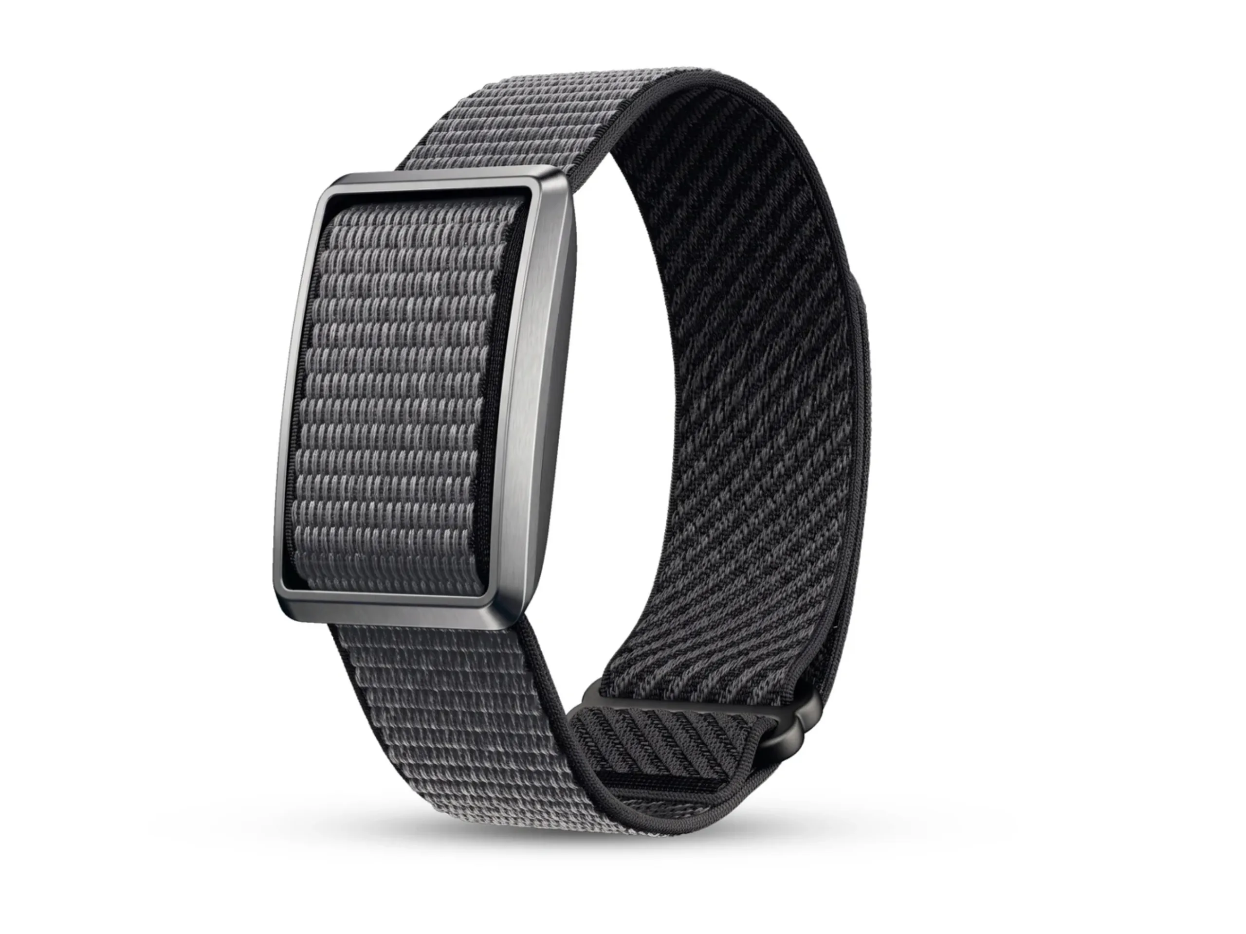 عکس محصول دستبند هوشمند Pebble Qore Ultra روی پسزمینه سفید. بند بافتهشده خاکستری تیره از داخل قاب فلزی مستطیلی عبور کرده، لایه داخلی بند مشکی و براق است و انتهای بند با یک سنجاق کوچک مشکی بسته میشود.