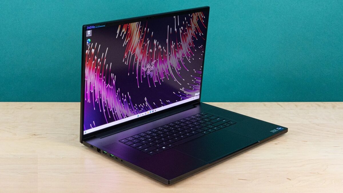 Razer Blade 18 مدل 2026 در پیکربندیهای RTX 5070 Ti، RTX 5080 و RTX 5090 عرضه میشود و نسخههای بالاتر میتوانند تا 24 گیگابایت حافظه GDDR7 داشته باشند؛