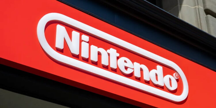 تابلوی قرمز نینتندو با نوشته سفید Nintendo روی نمای یک ساختمان.