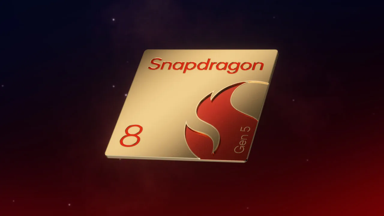چیپست پردازنده طلایی و براق اسنپدراگون با لوگوی قرمز آتشین و نوشته Snapdragon 8 Gen 5 روی پسزمینه گرادیان تیره.