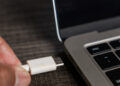 چگونه بفهمیم پورت USB-C از خروجی تصویر پشتیبانی می‌کند؟