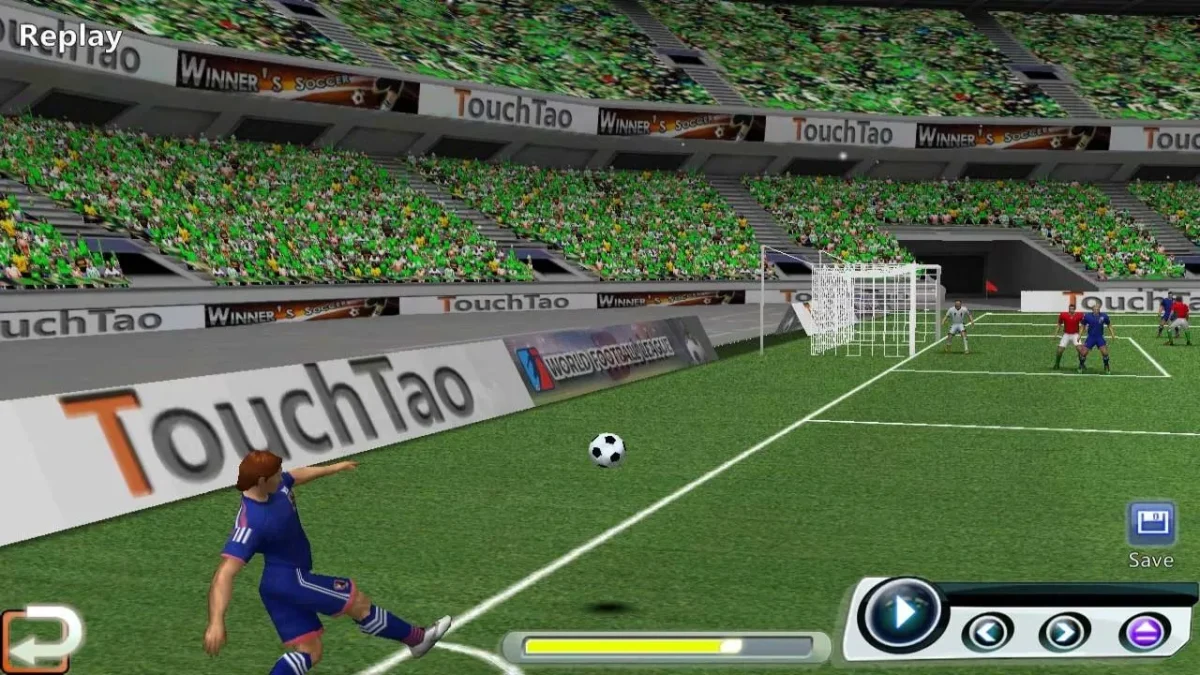 World Soccer League بیشتر روی ارائه یک تجربه ساده و قابلدسترسی فوتبال تمرکز دارد و در Google Play حدود ۶۰ تیم ملی، ۶۰ باشگاه و نزدیک به ۲۰۰۰ بازیکن را معرفی میکند.