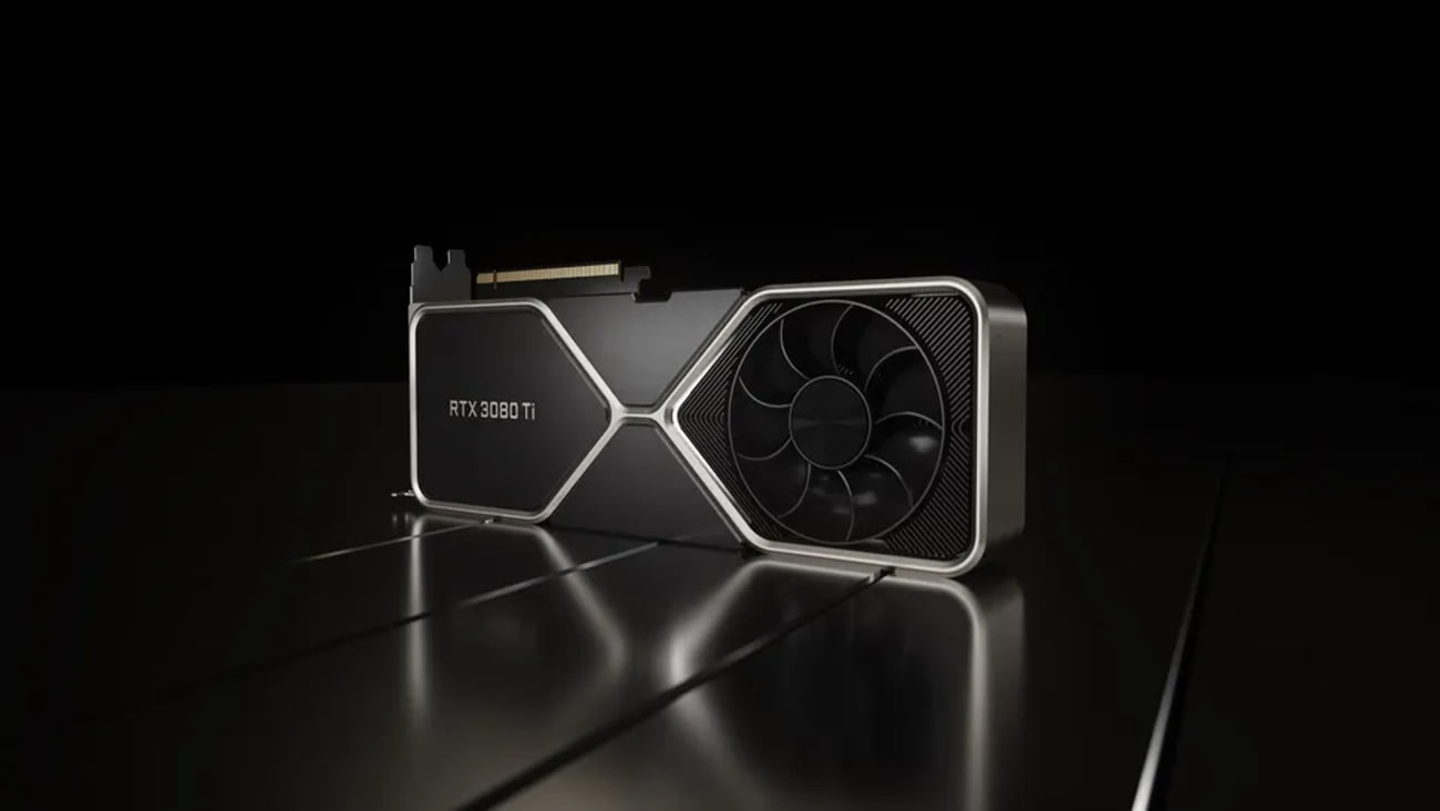کارت گرافیک NVIDIA RTX 3080 Ti Engineering Sample بهصورت سهربعنما روی سطحی براق و تیره قرار گرفته و بازتاب نور روی آن دیده میشود.